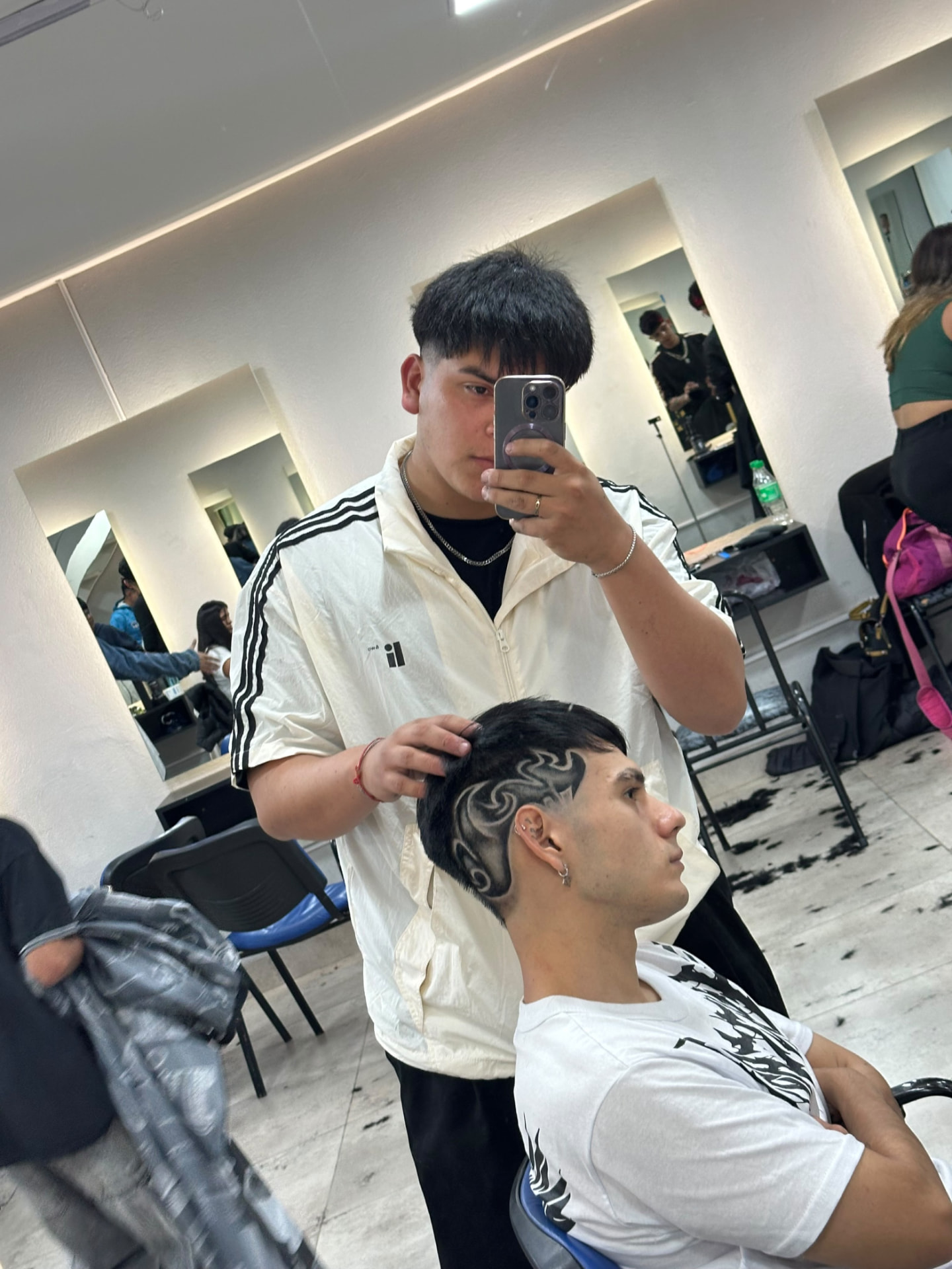 Corte con diseño en barbería